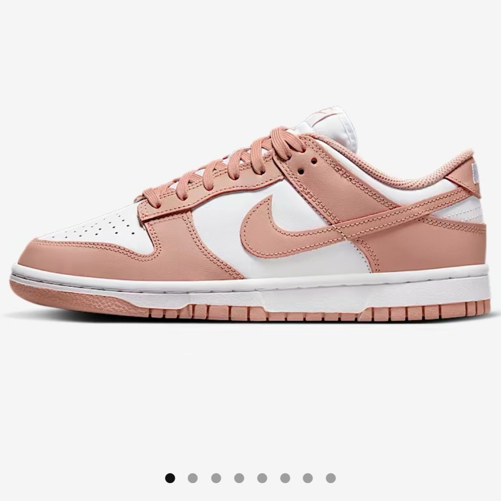 Nike Dunk Low Sneakers